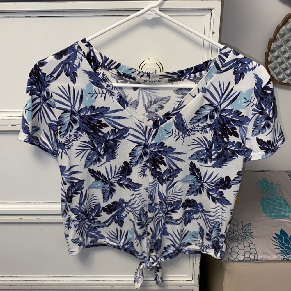 Emerette Floral Graphic Small V-Neck T-Shirt